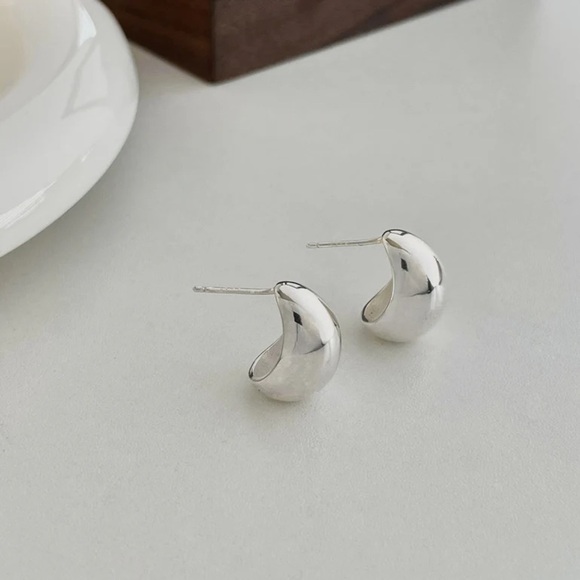 925 Sterling Silver Teardrop Dome Earrings - Picture 1 of 11